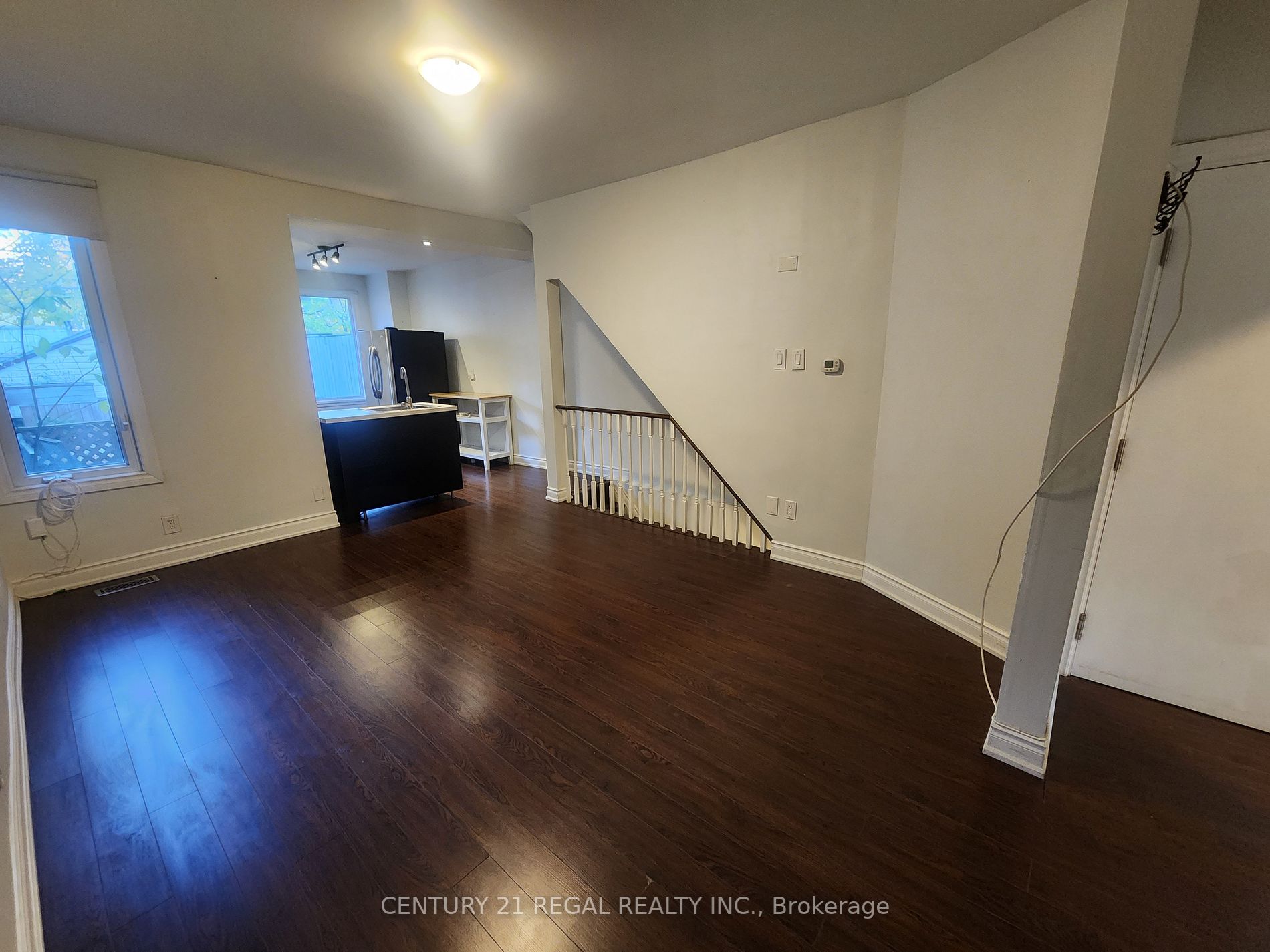 109 Carlaw Ave, #Main