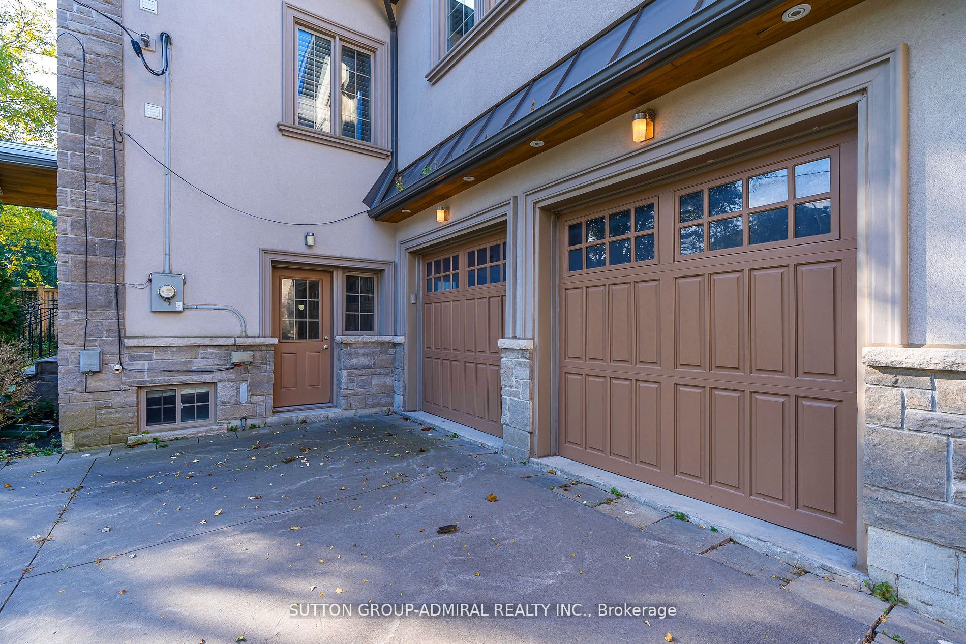 6 Duncombe Blvd