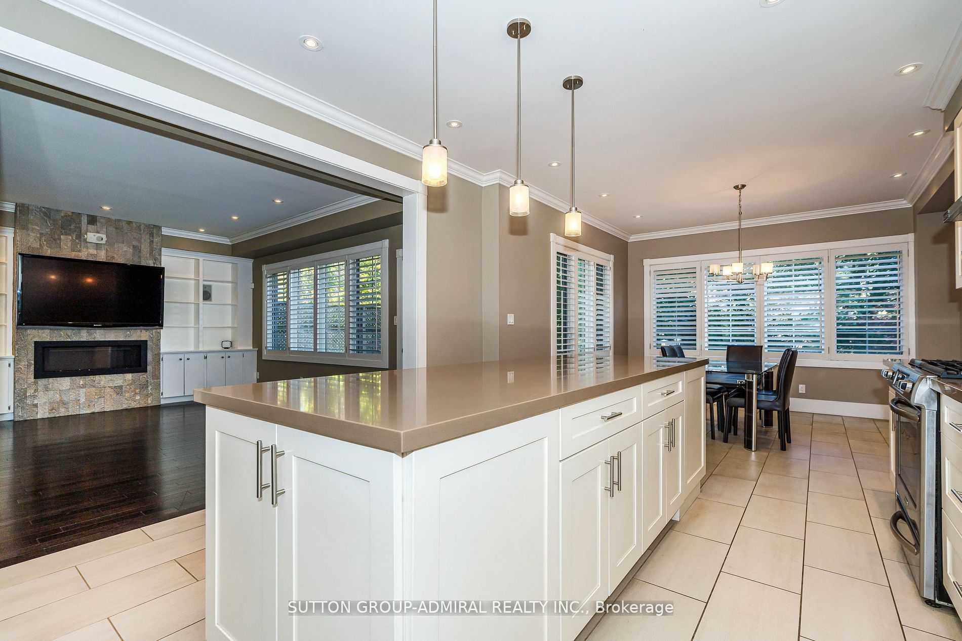 6 Duncombe Blvd