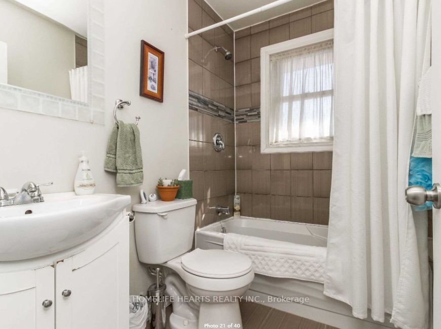 371 Rossland Rd E