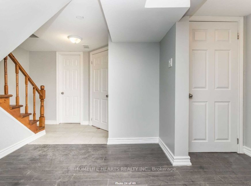 371 Rossland Rd E