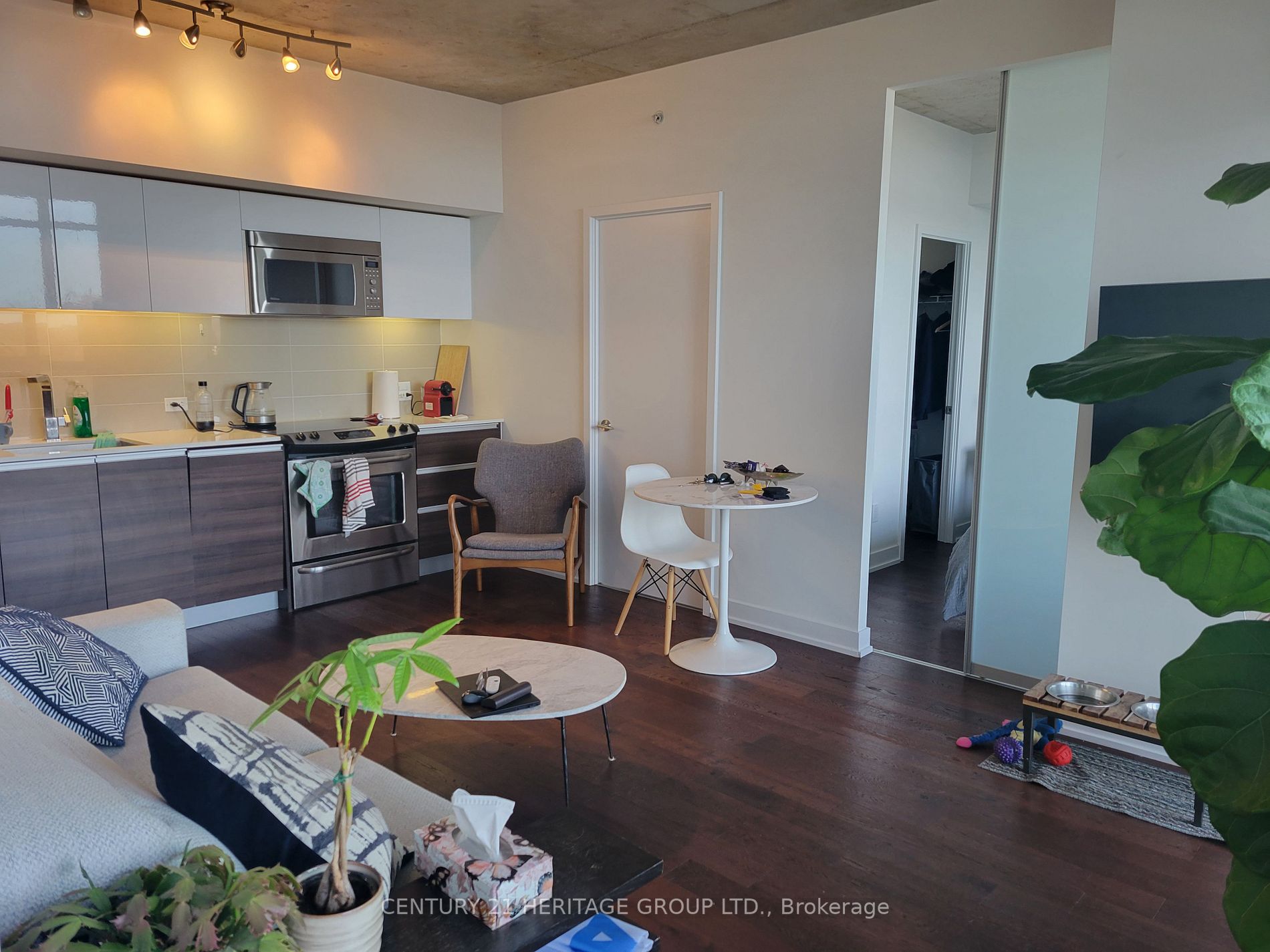 1190 Dundas St E, #1114