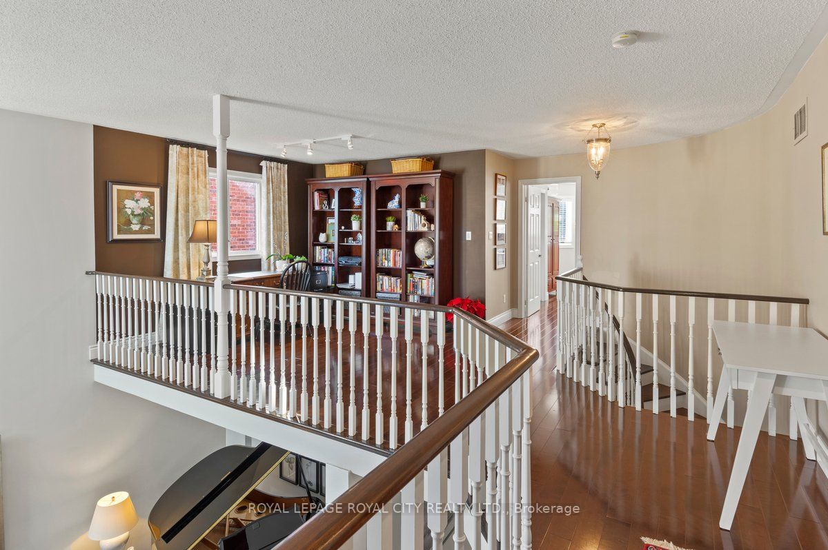 8 Redvers St