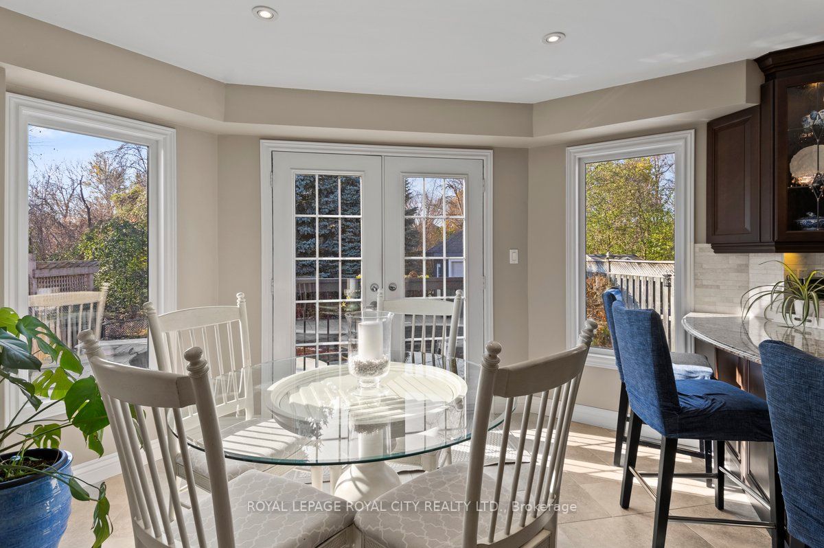 8 Redvers St