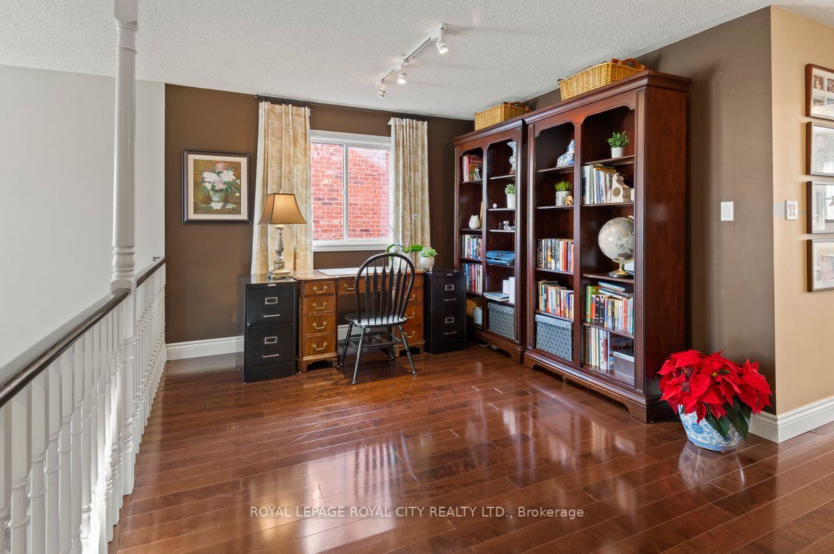 8 Redvers St