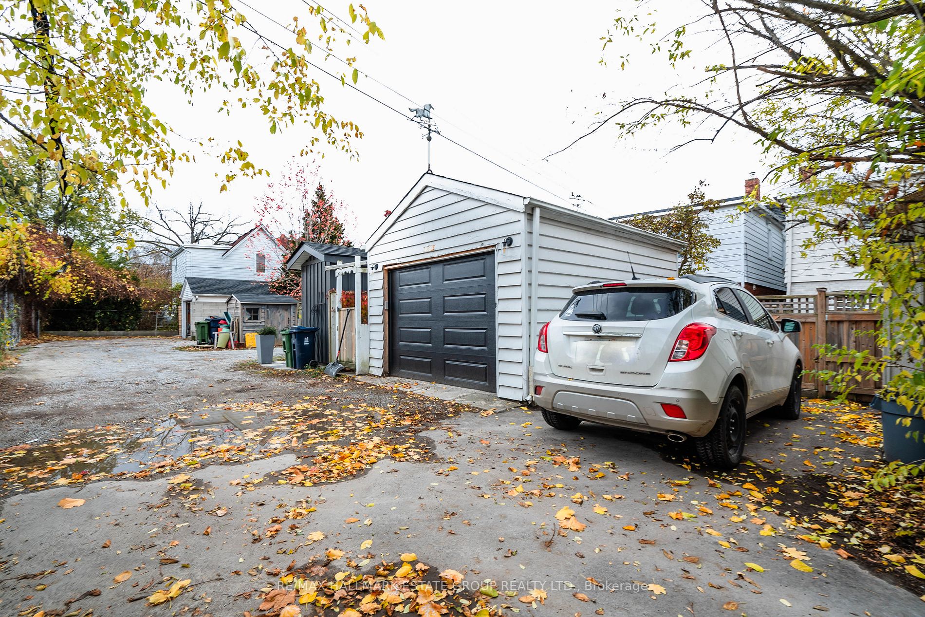 229 Lee Ave