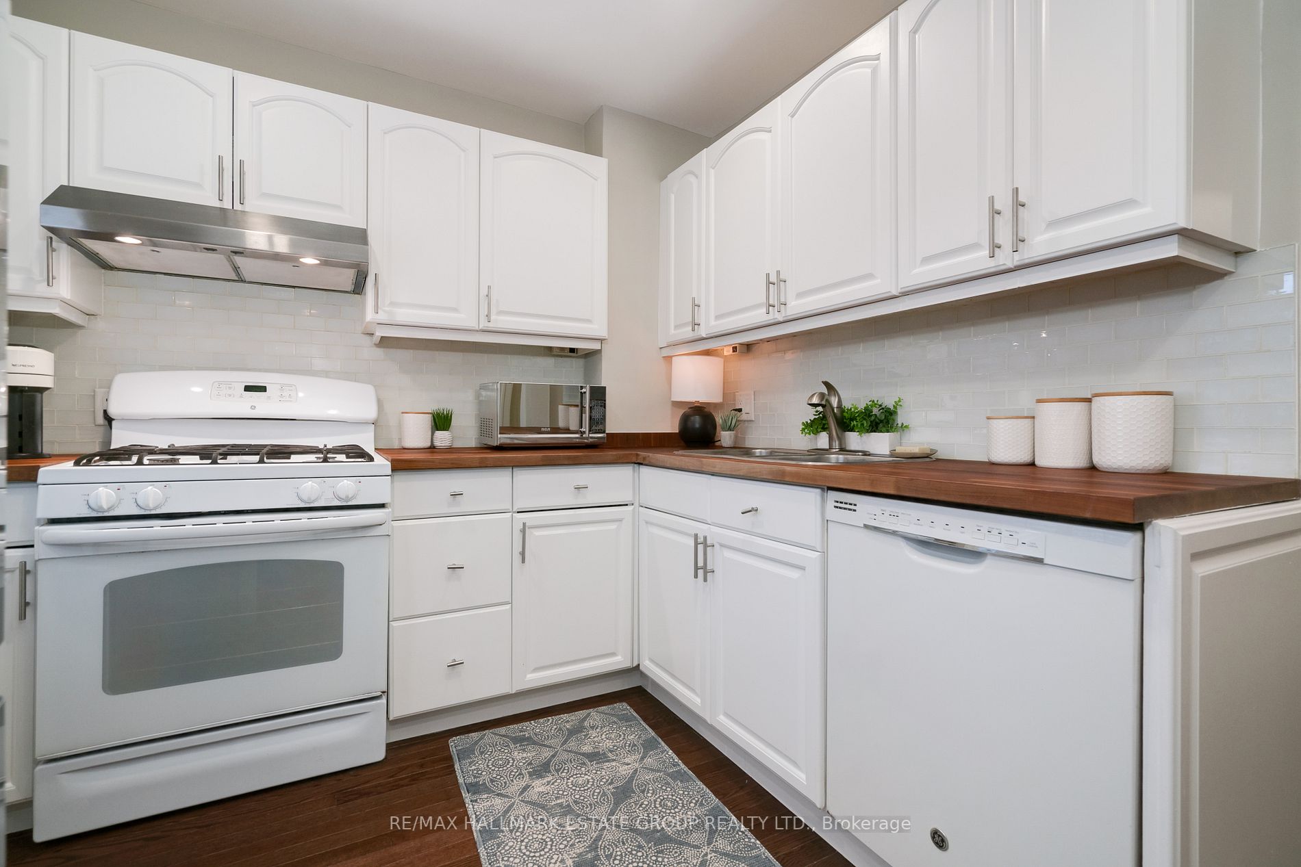 229 Lee Ave