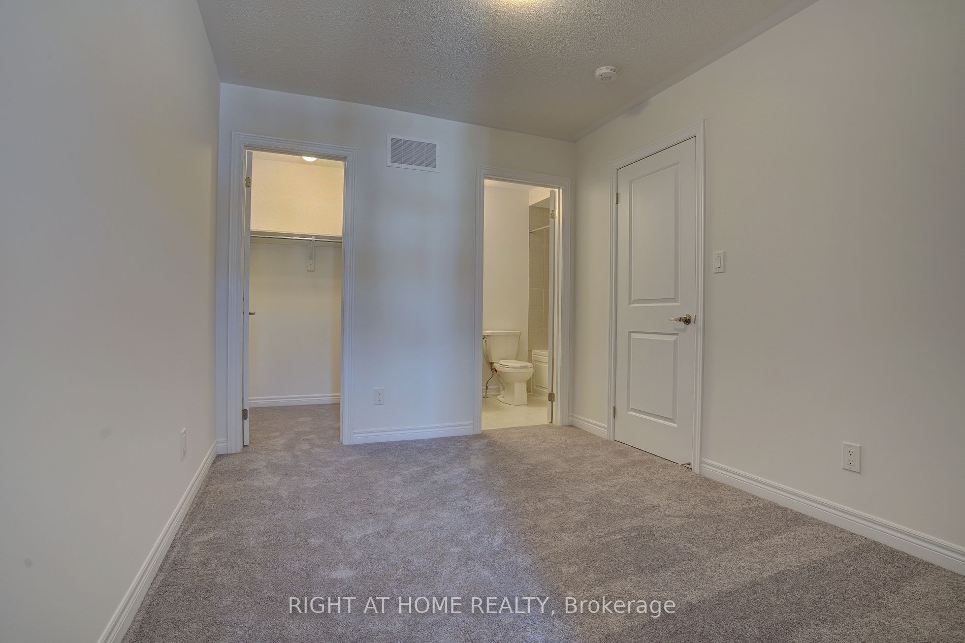 1124 Lockie Dr