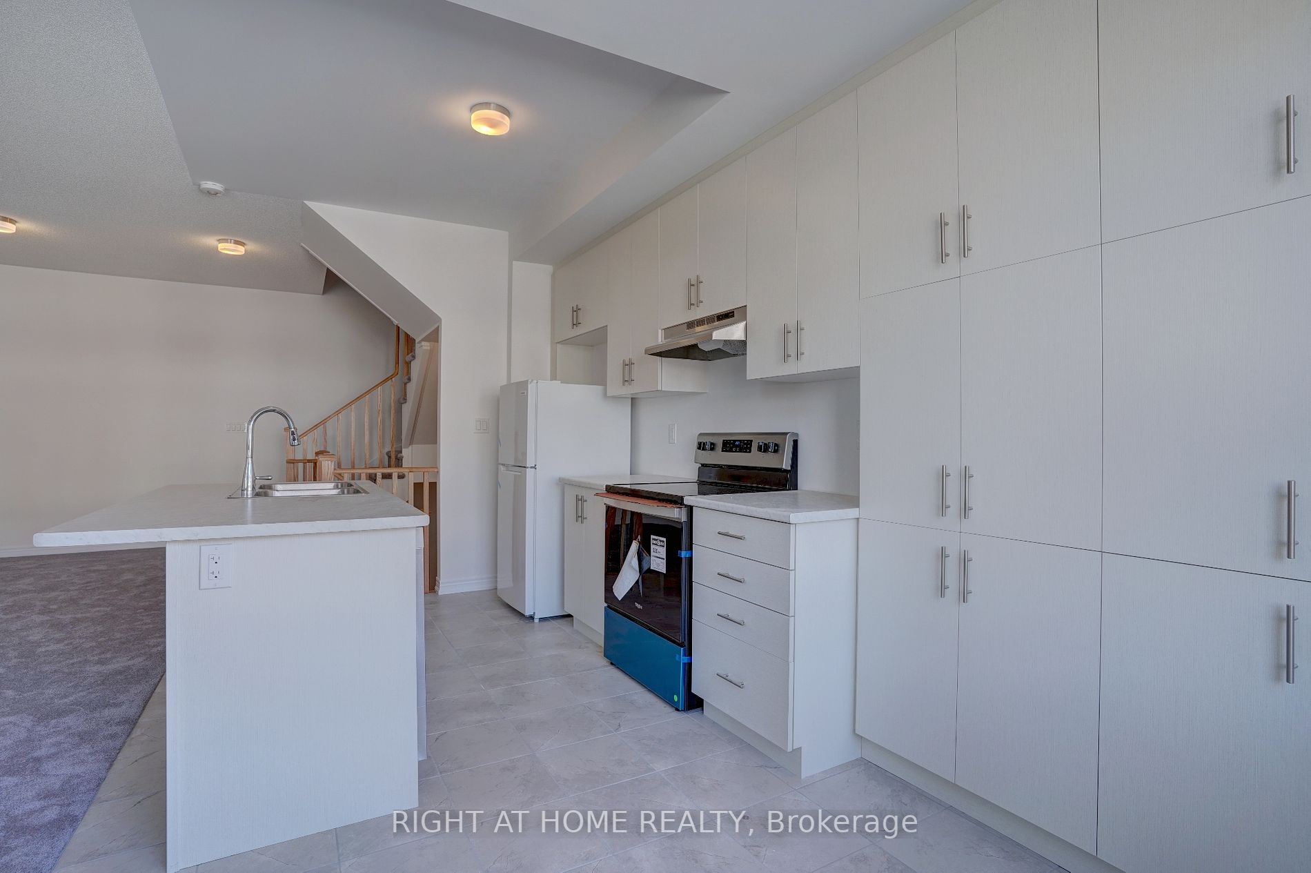 1124 Lockie Dr