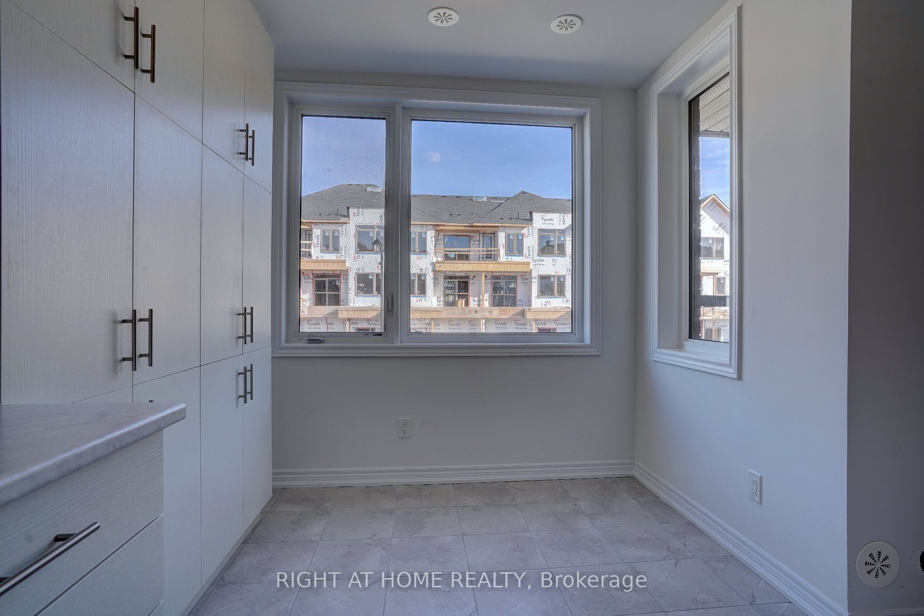 1124 Lockie Dr