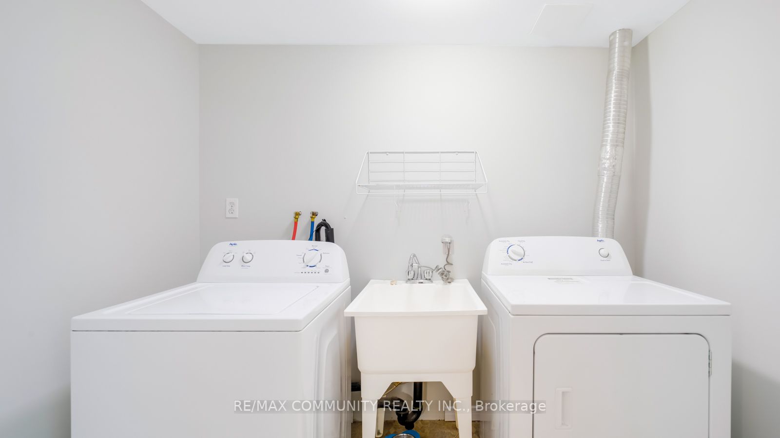 18 Short Cres