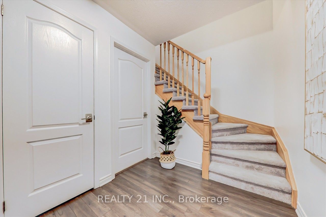 15 Heron Park Pl, #18