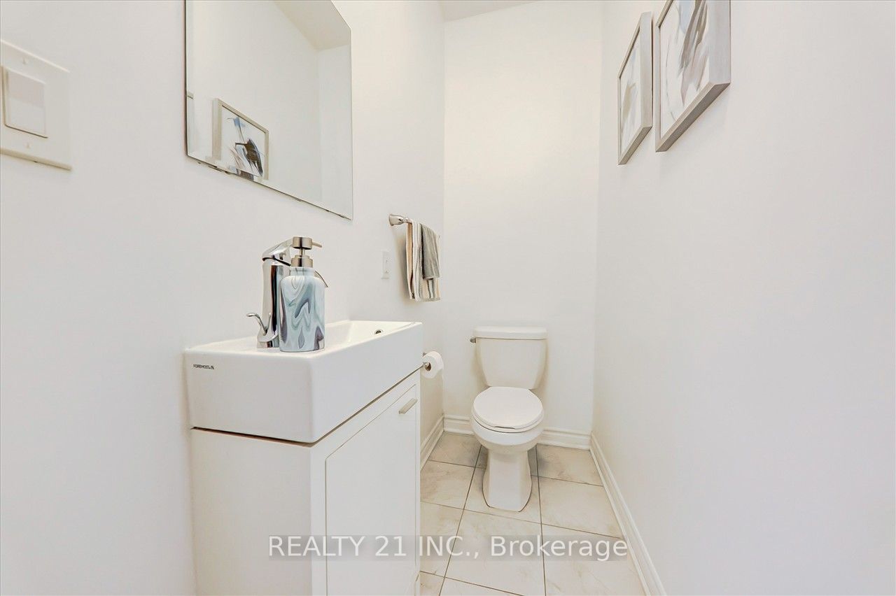 15 Heron Park Pl, #18