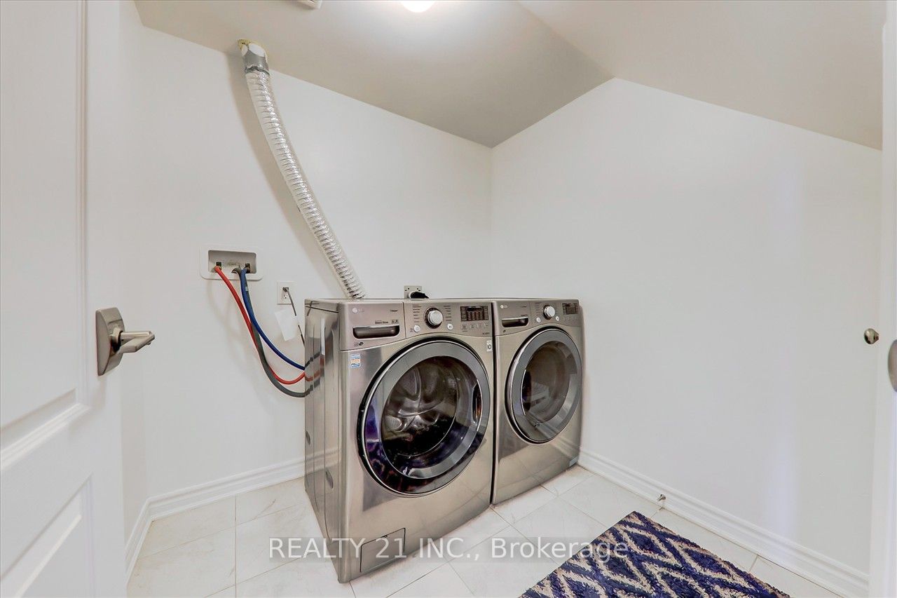 15 Heron Park Pl, #18