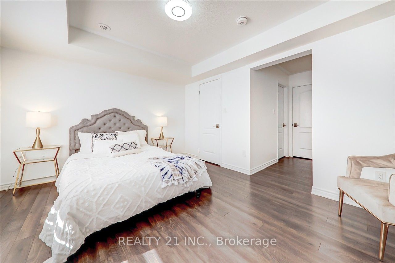 15 Heron Park Pl, #18
