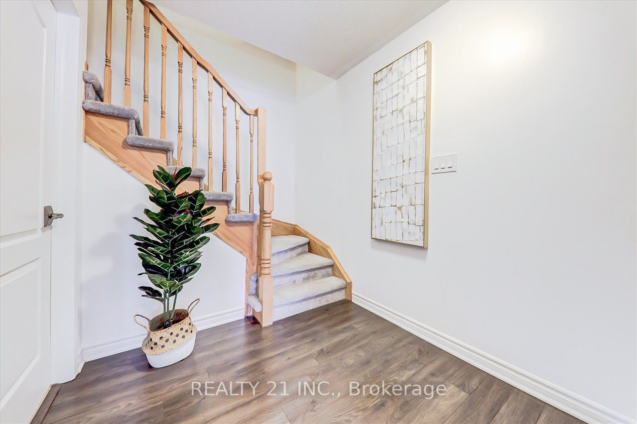 15 Heron Park Pl, #18