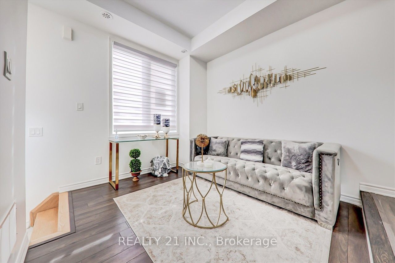 15 Heron Park Pl, #18