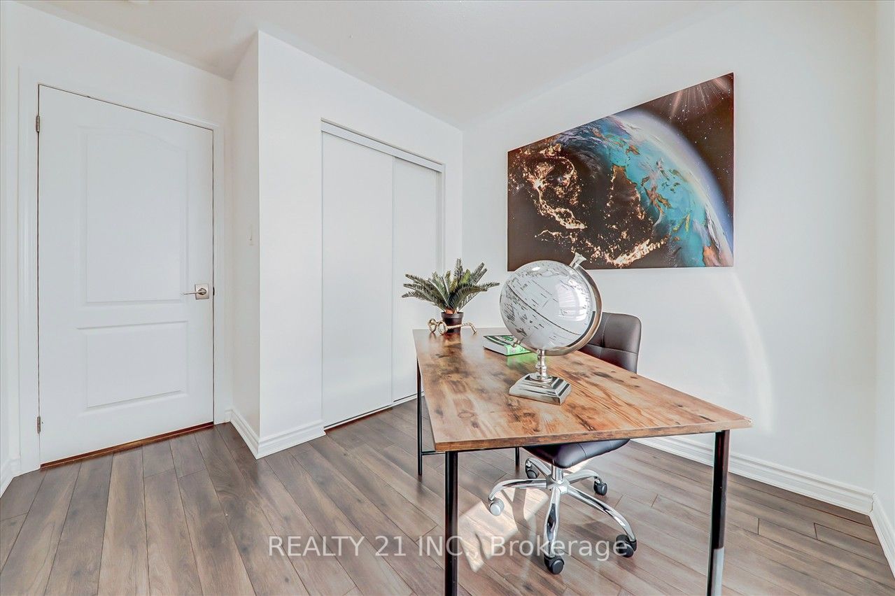 15 Heron Park Pl, #18
