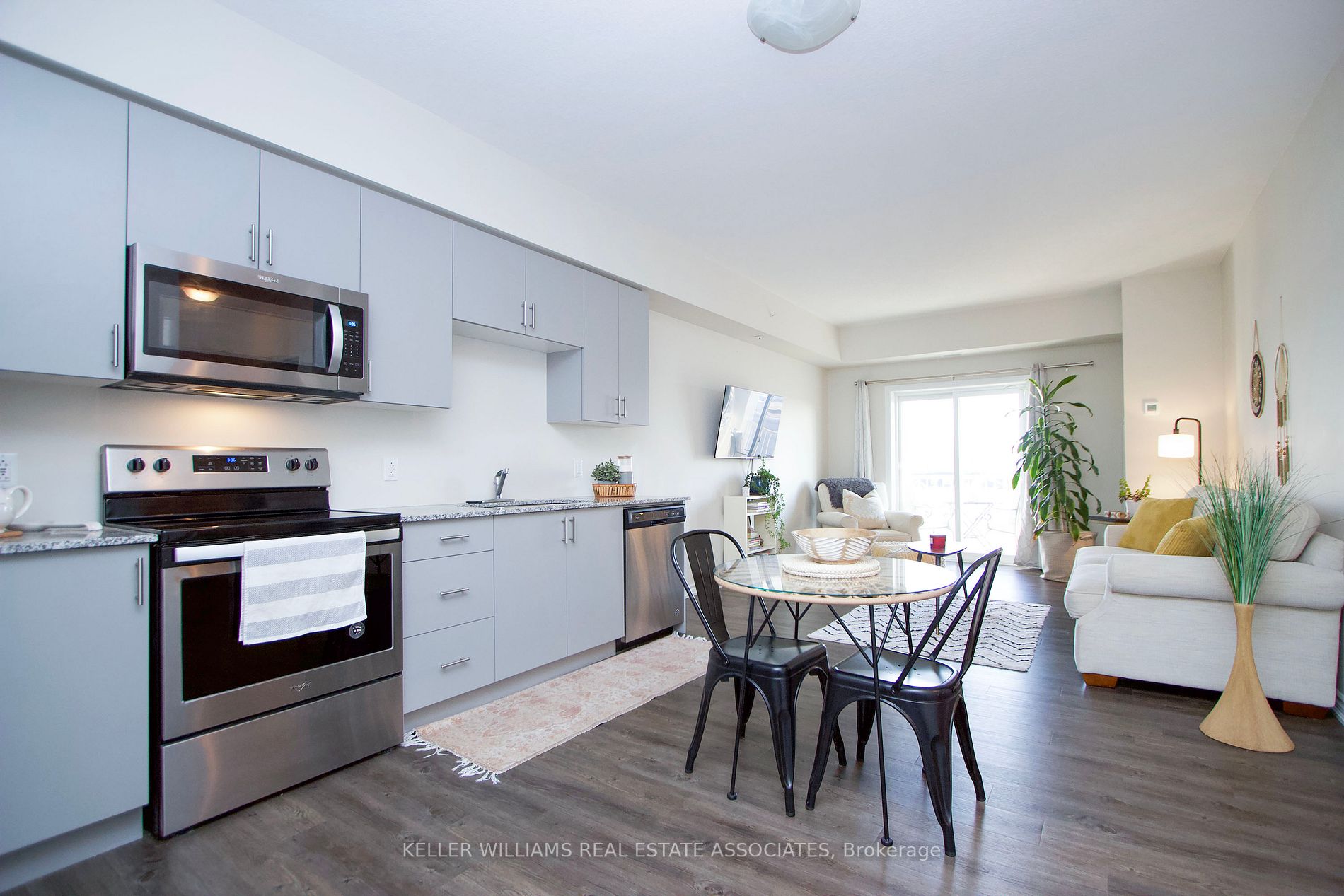290 Liberty St N, #413