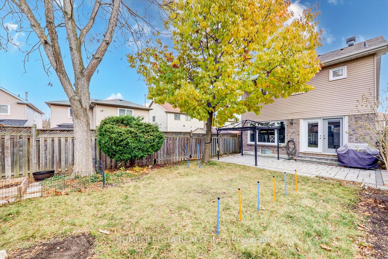 1010 Rowntree Cres