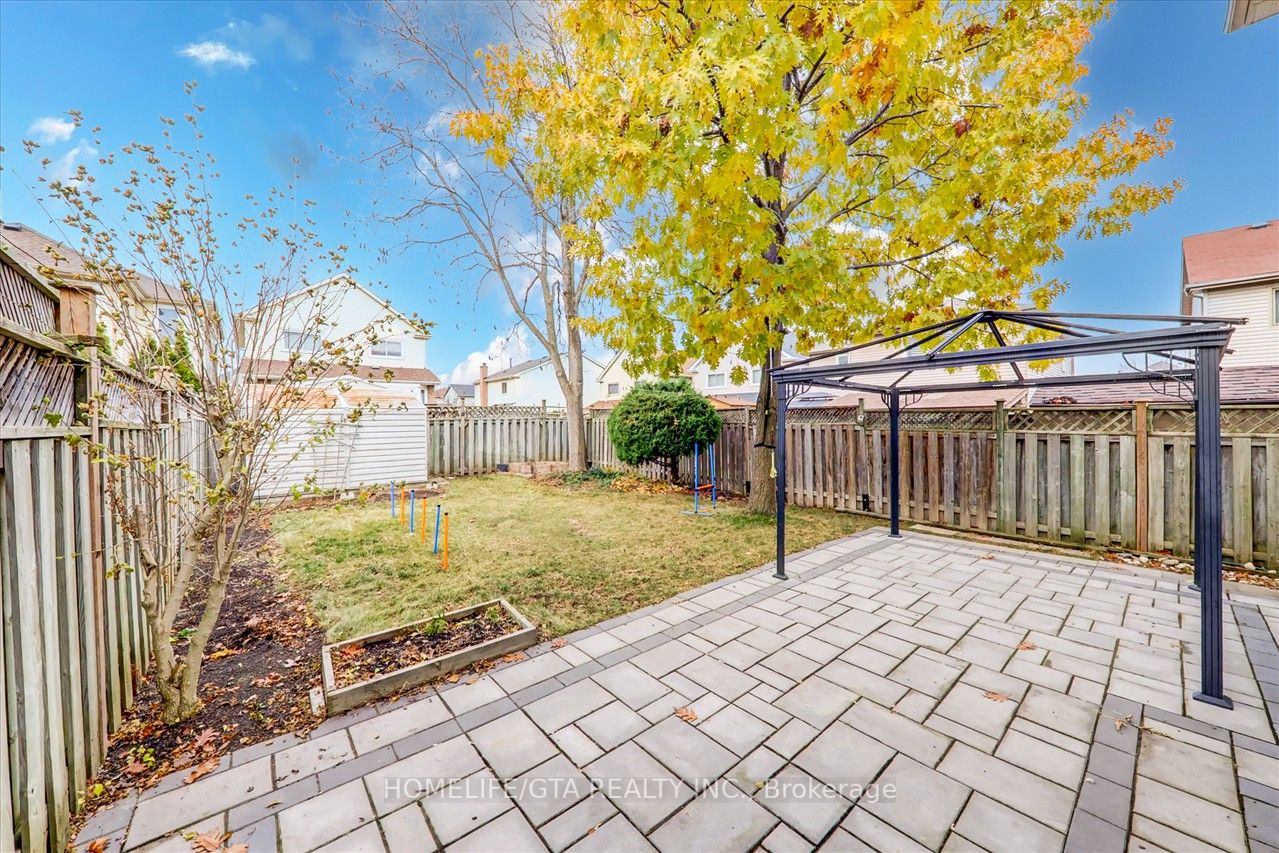 1010 Rowntree Cres