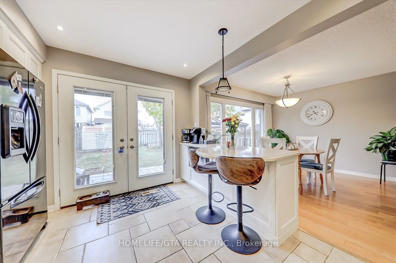 1010 Rowntree Cres