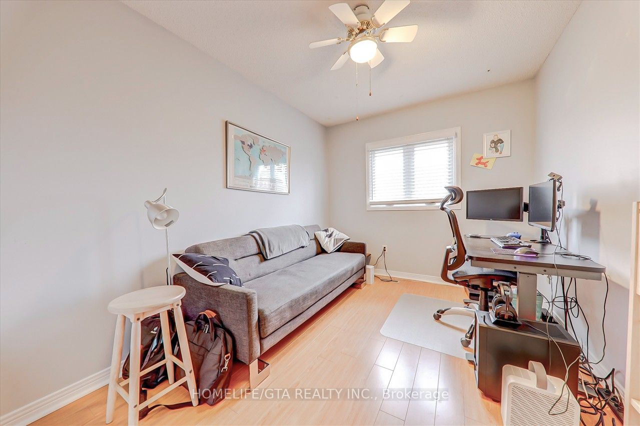 1010 Rowntree Cres