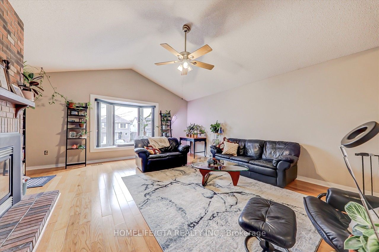 1010 Rowntree Cres