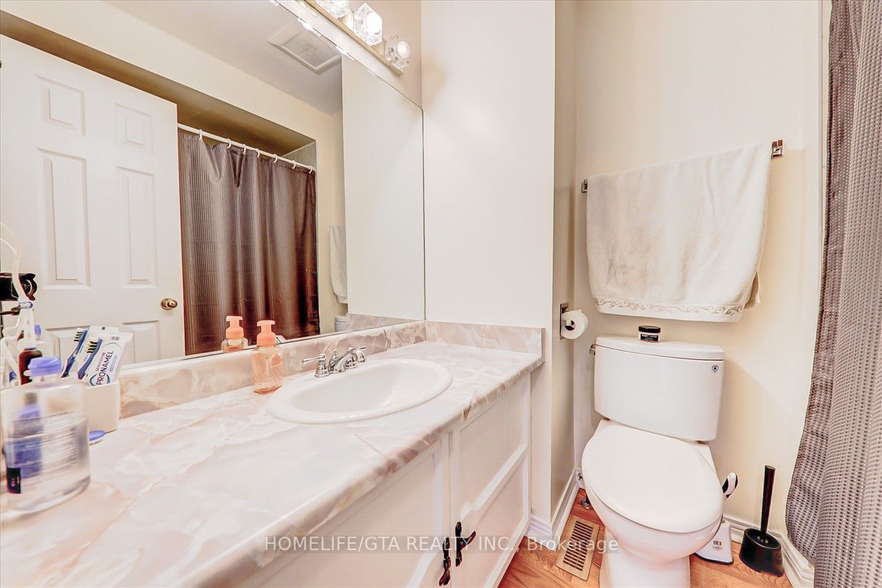 1010 Rowntree Cres