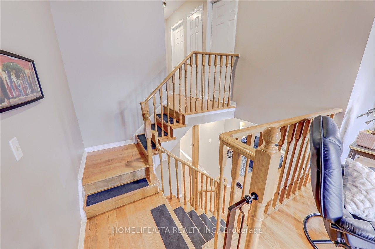 1010 Rowntree Cres