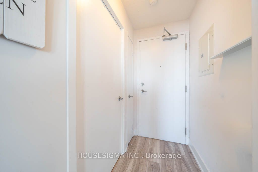 38 Lee Centre Dr, #1911