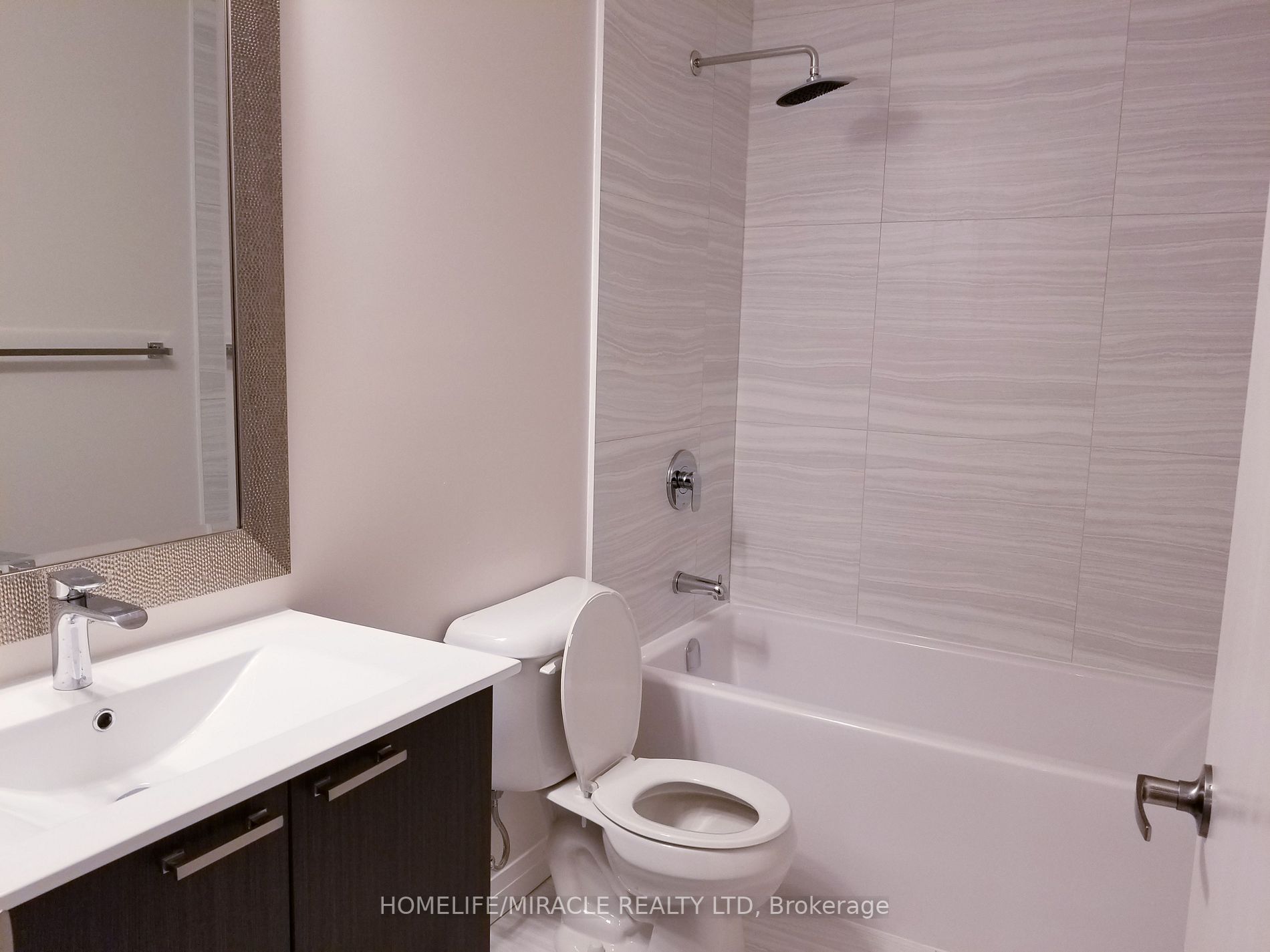 2152 Lawrence Ave E, #101