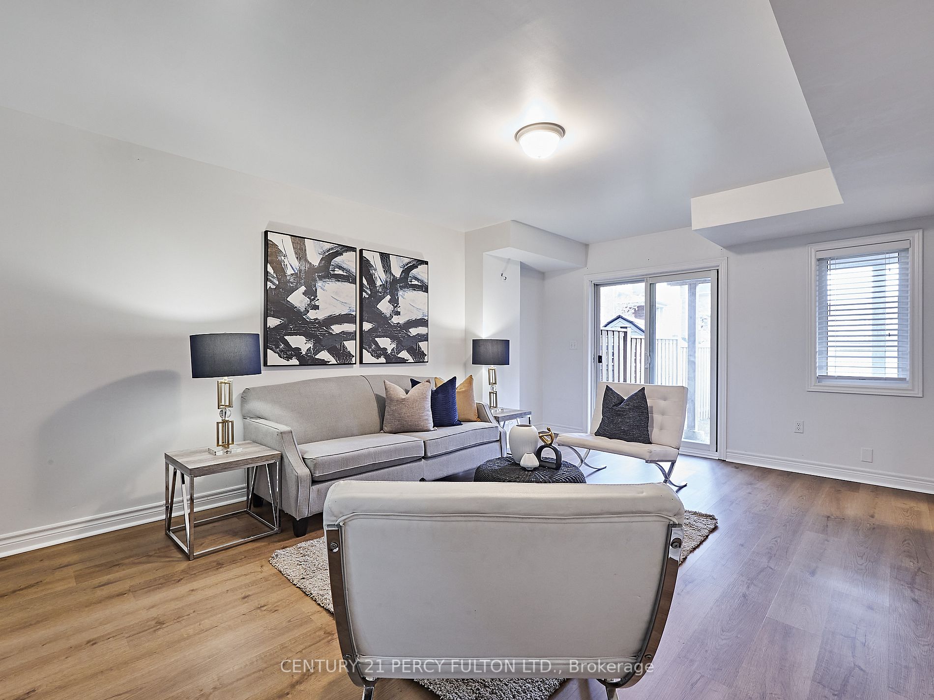 1707 Carousel Dr