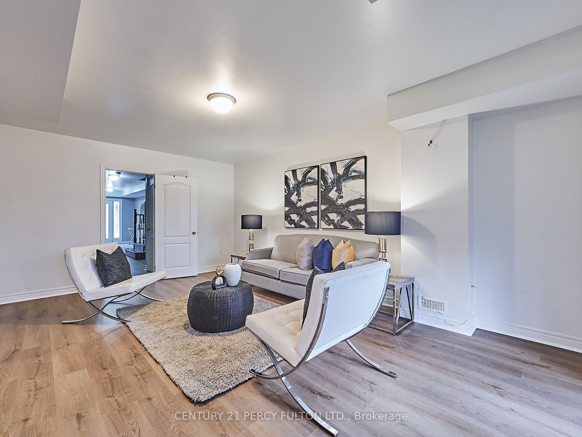 1707 Carousel Dr