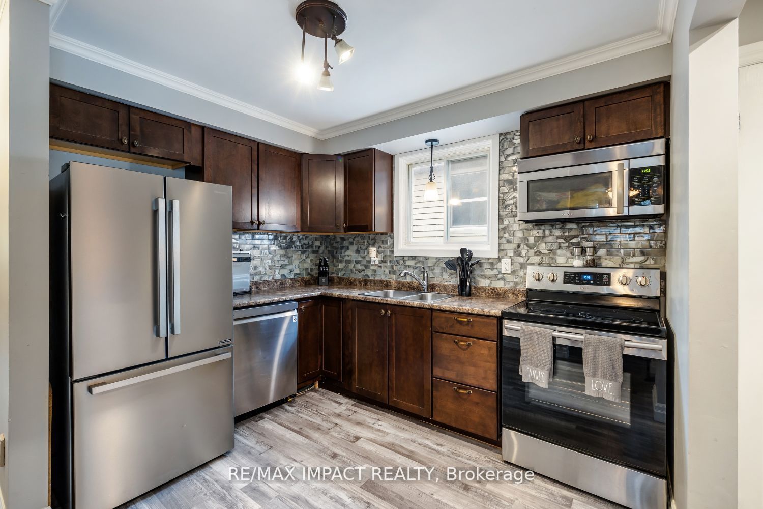 21 Kingsview Crt