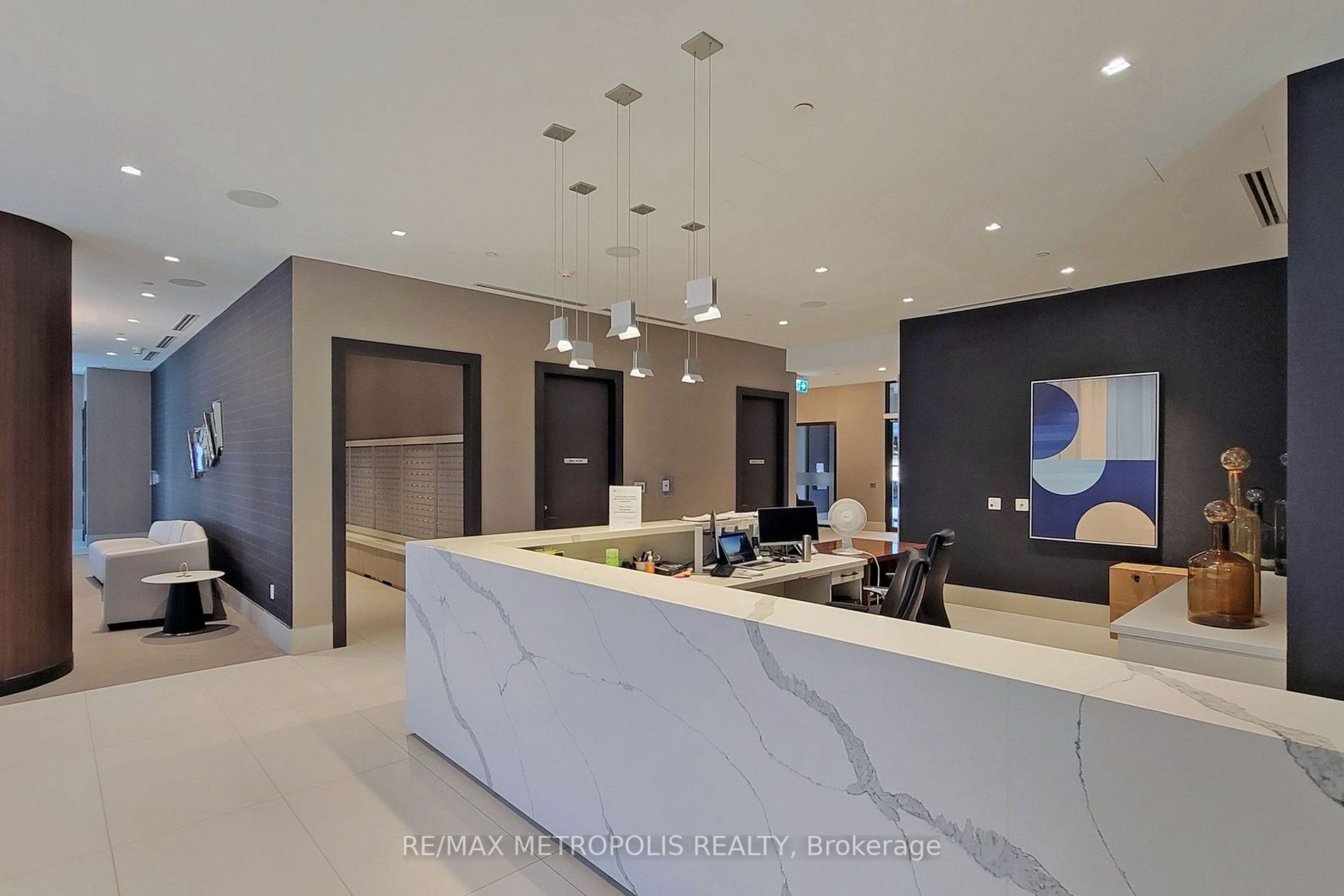 2550 Simcoe St N, #2020