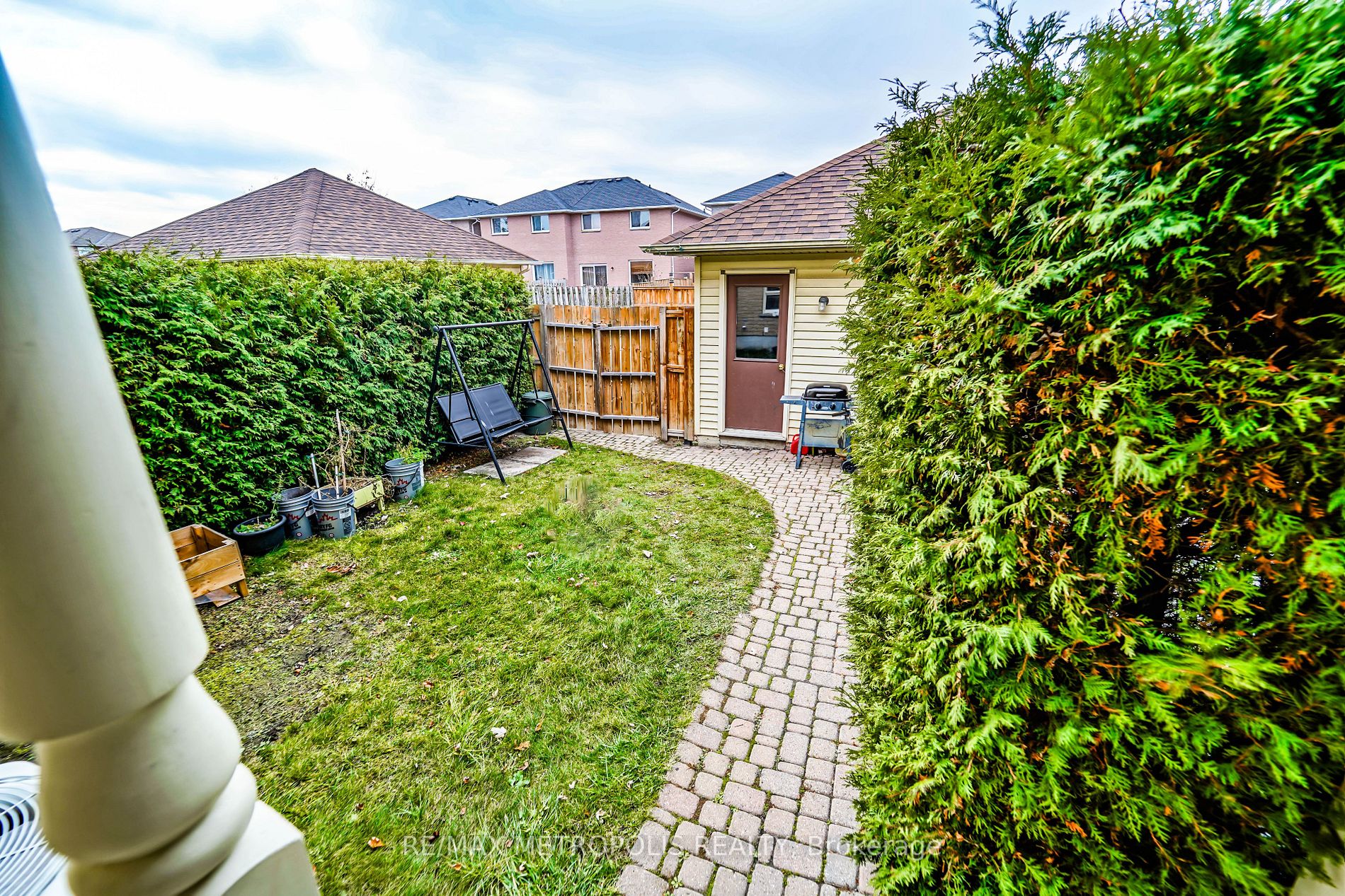 2632 Courtice Rd