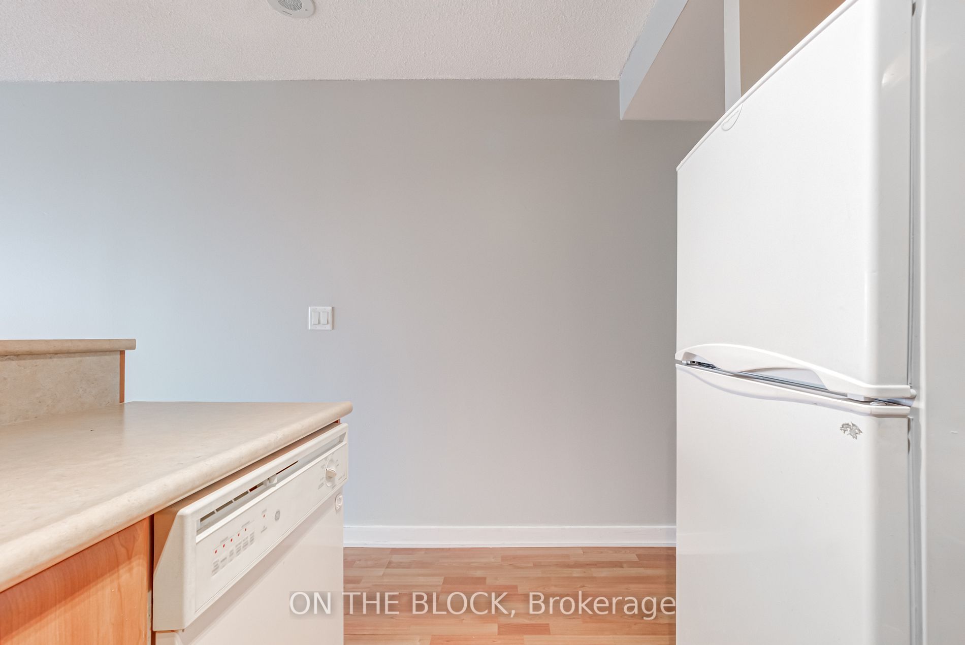 36 Lee Centre Dr, #1502