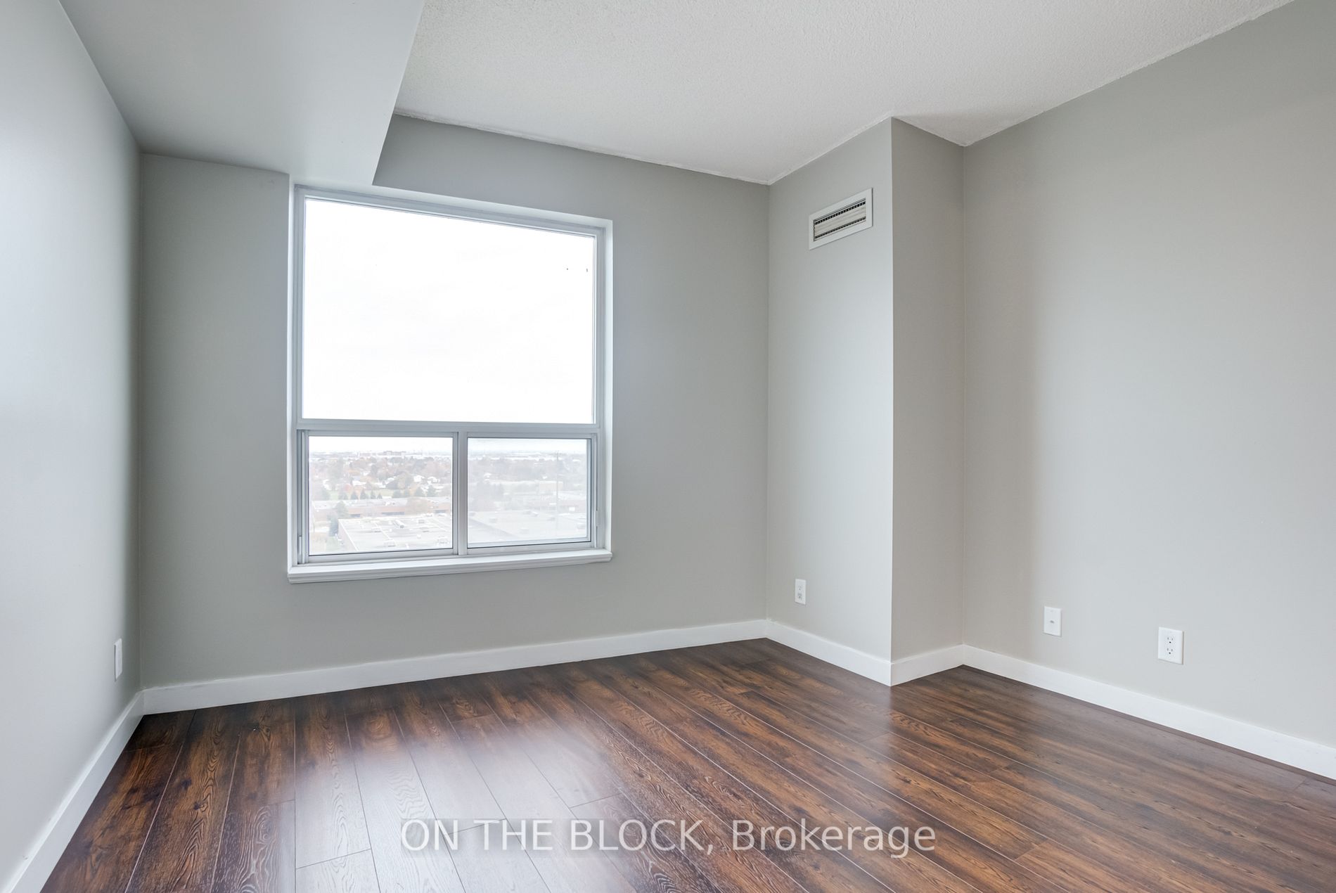 36 Lee Centre Dr, #1502