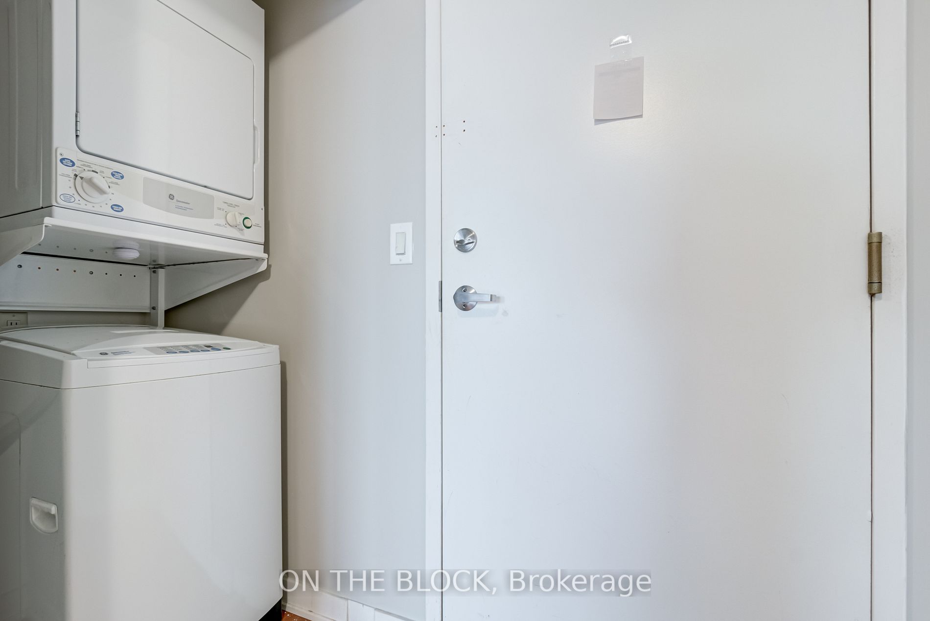36 Lee Centre Dr, #1502