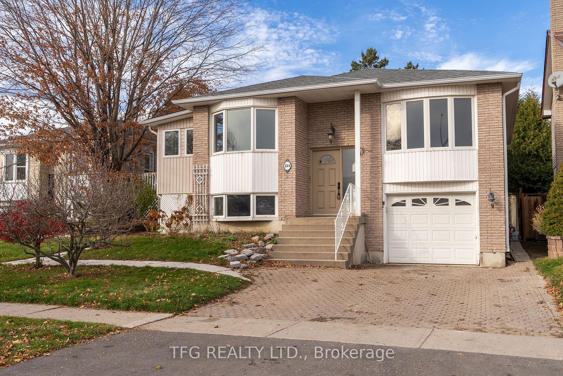 844 Charisma Cres