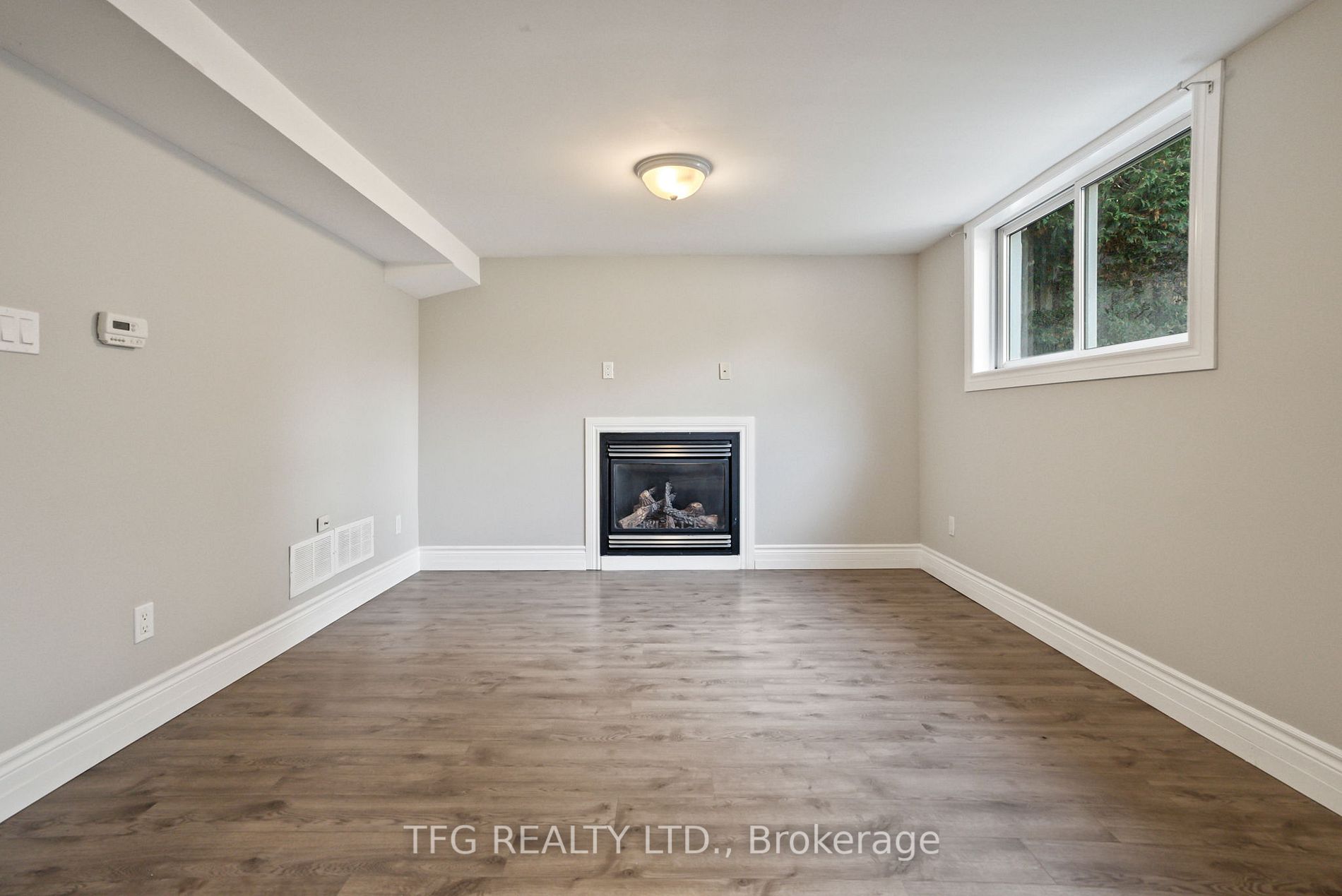 844 Charisma Cres