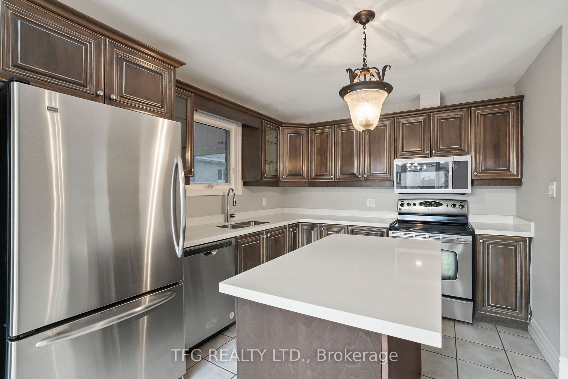 844 Charisma Cres