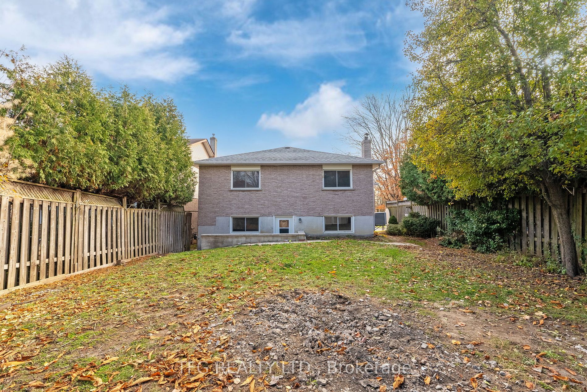 844 Charisma Cres
