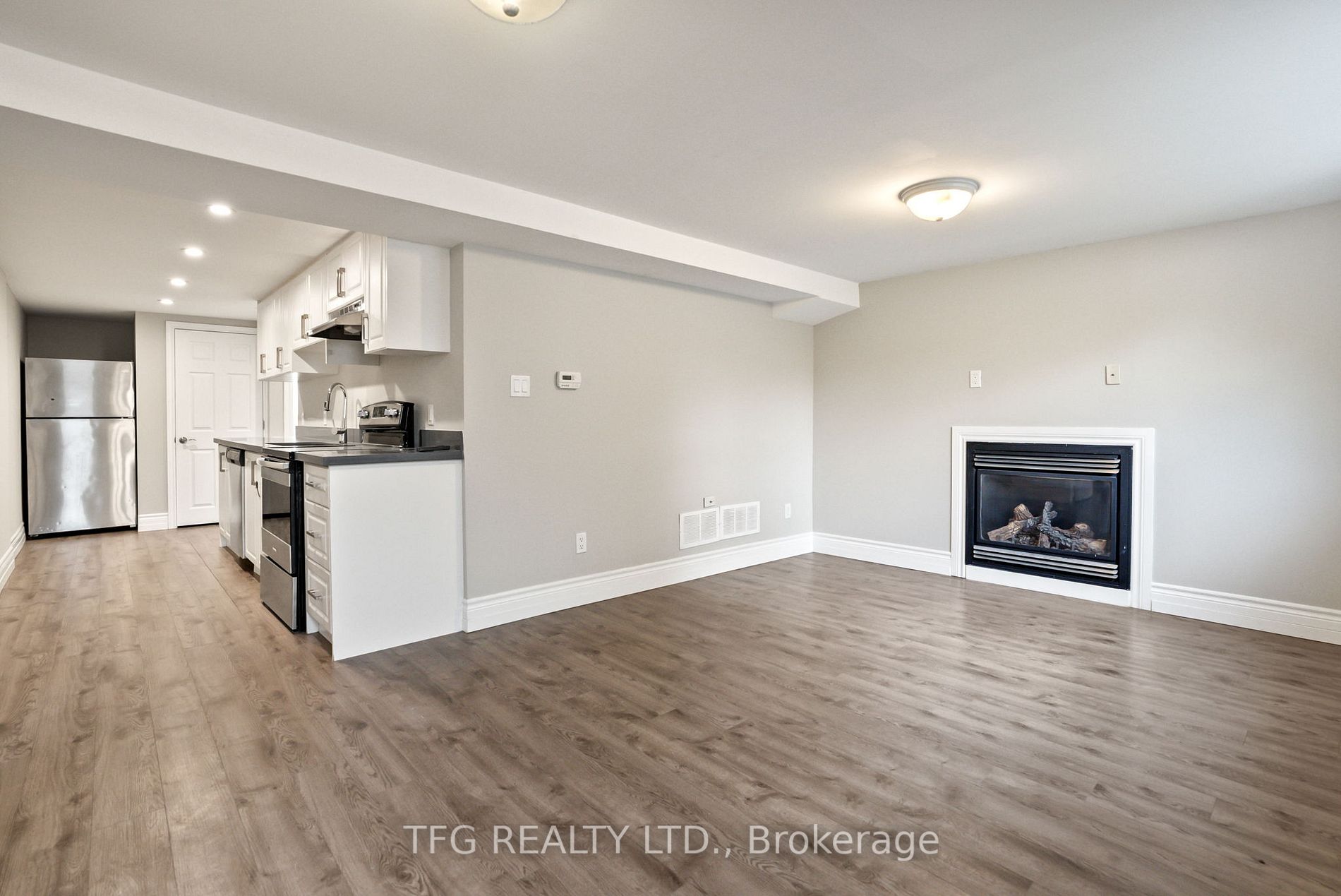 844 Charisma Cres