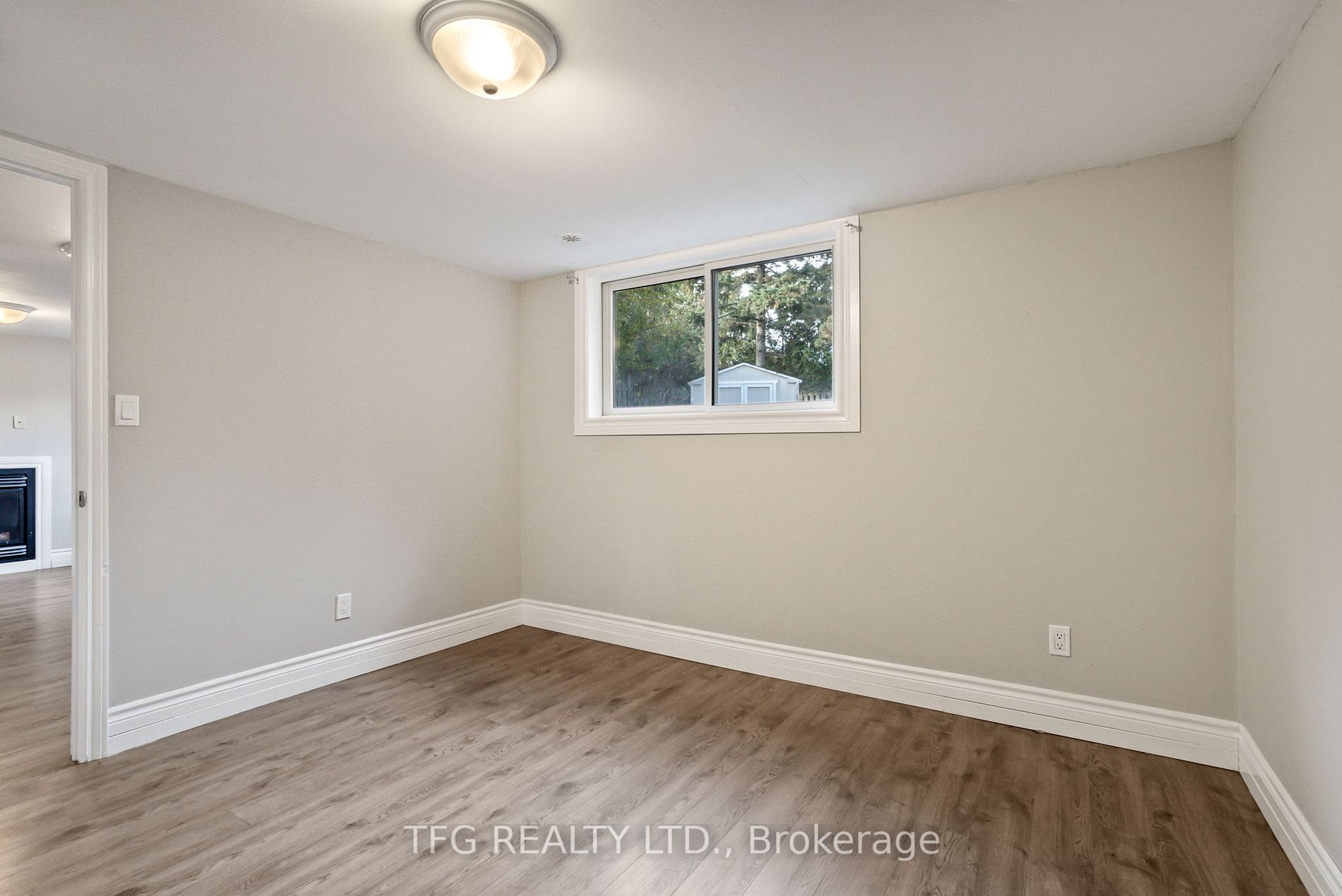 844 Charisma Cres