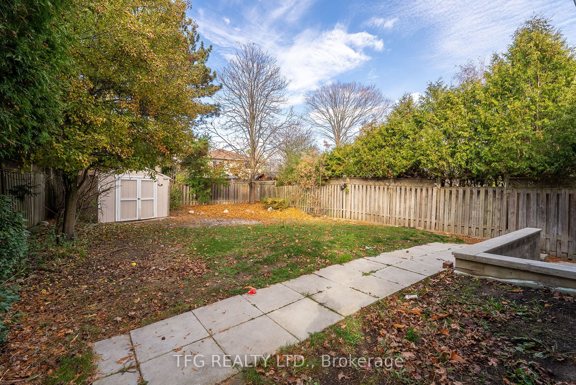 844 Charisma Cres