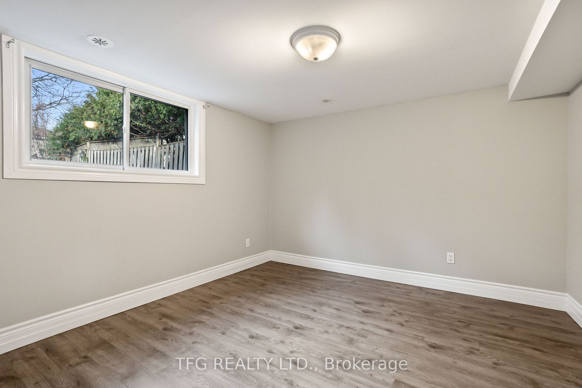 844 Charisma Cres