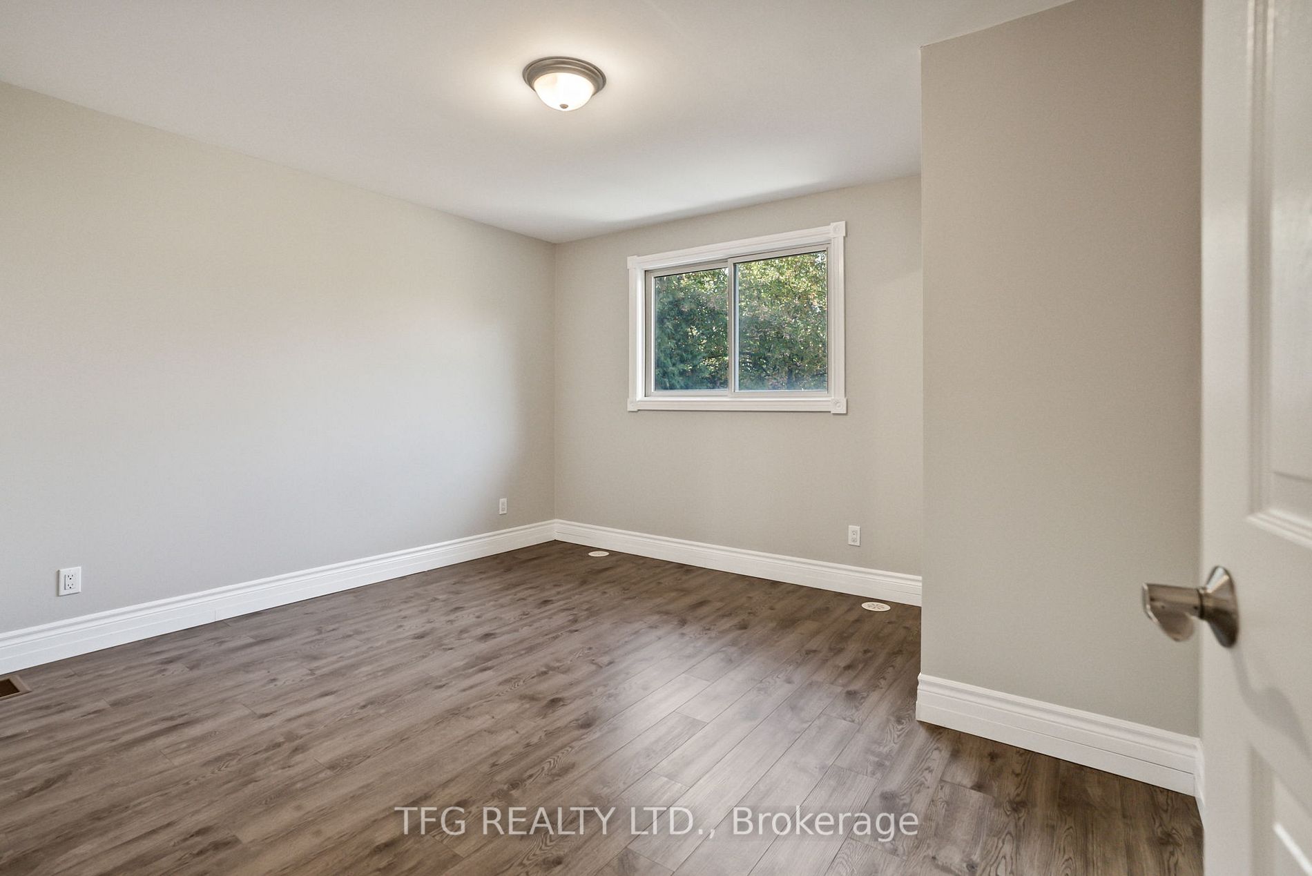 844 Charisma Cres