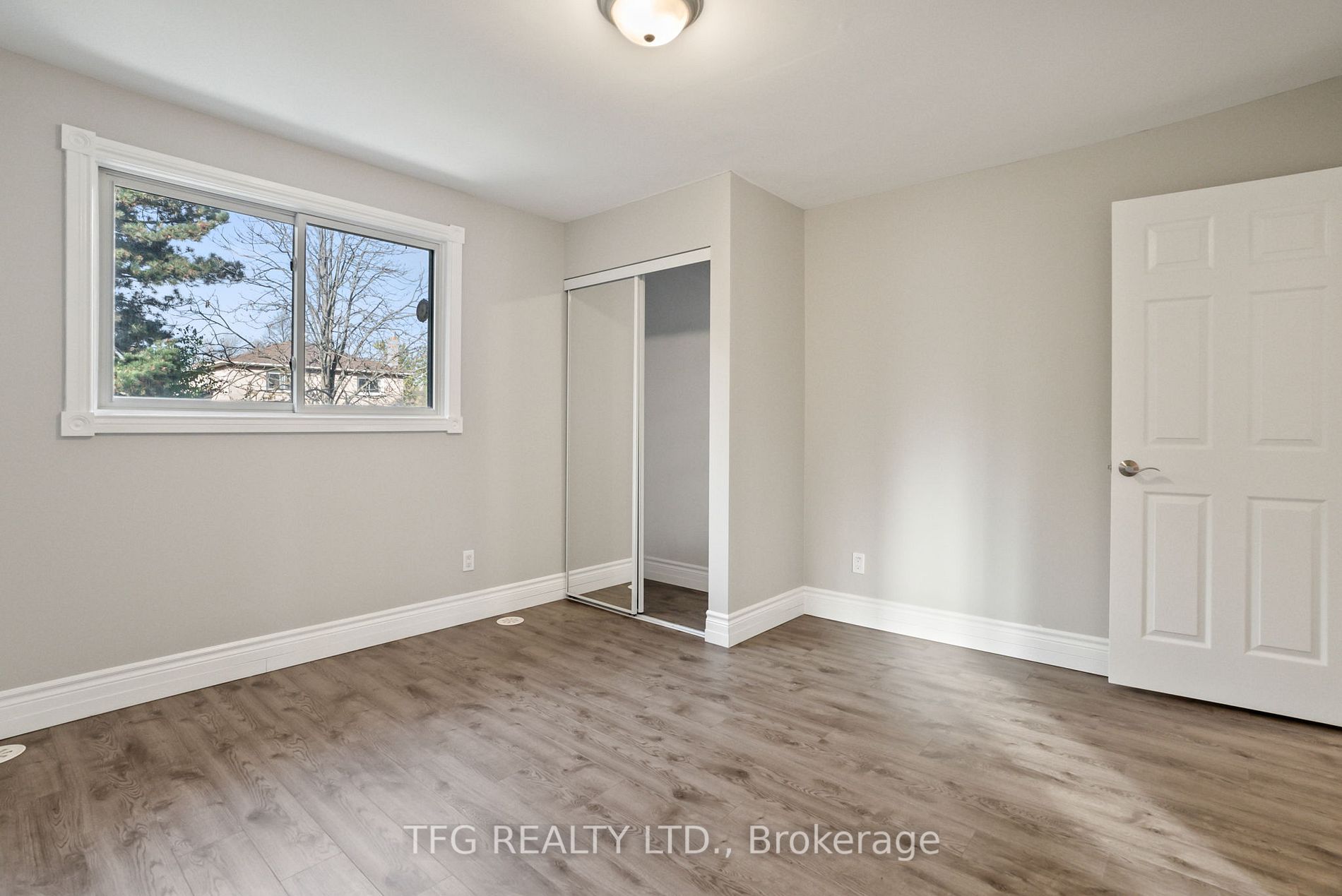 844 Charisma Cres